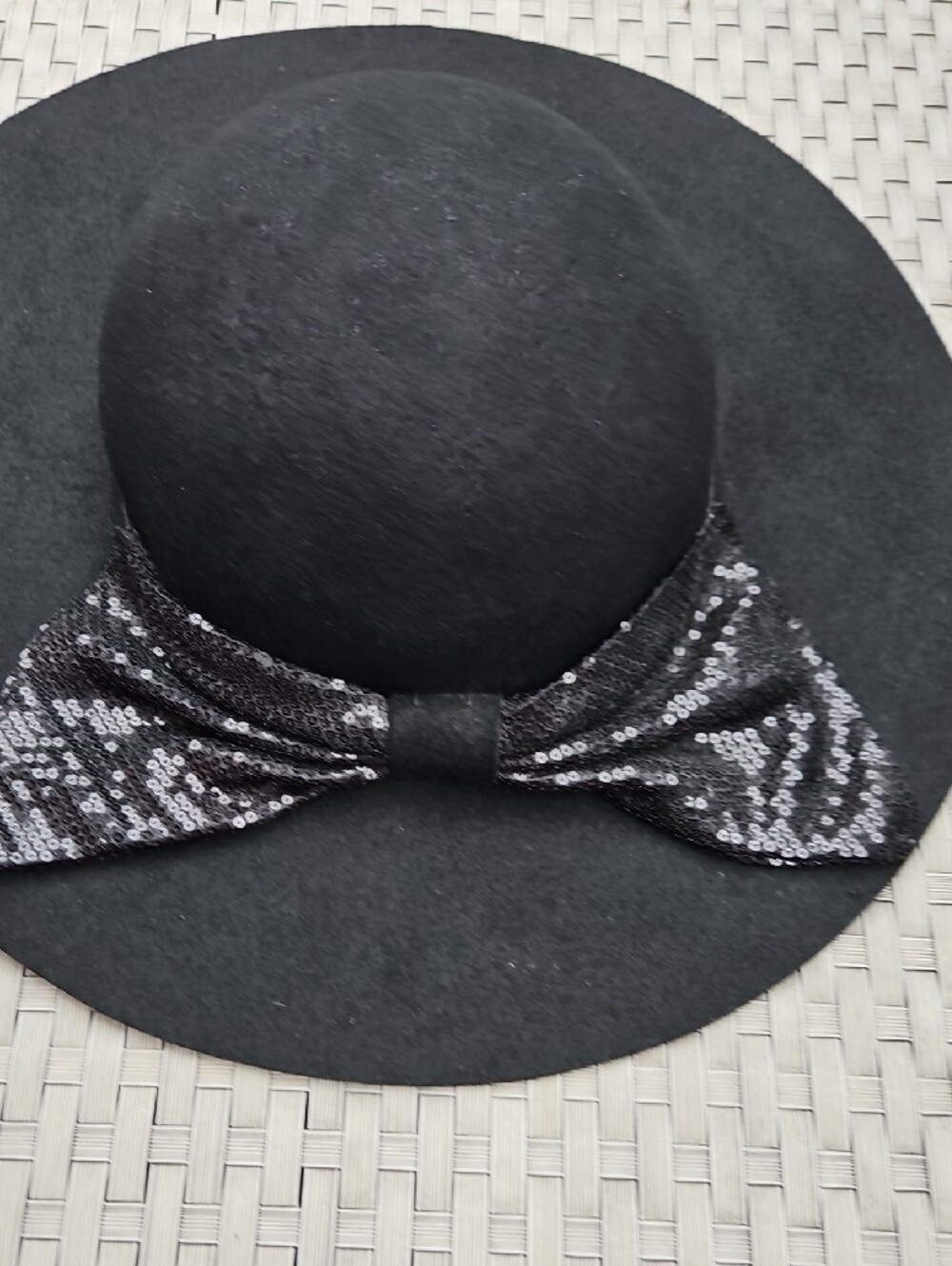 Vintage Black 100% Wool Felt Wide-Brim Felt Hat with Sequin Bow Accent